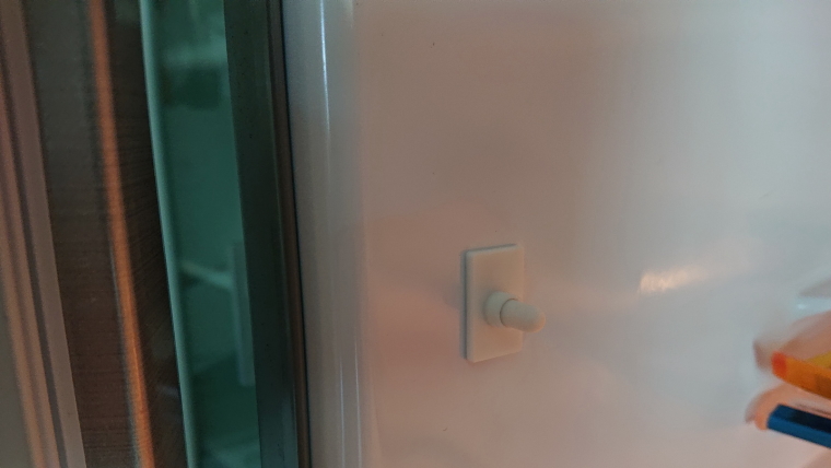 冷蔵室の消灯ボタン