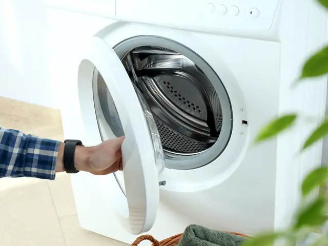 ドラム洗濯機の臭い対策１扉を開ける